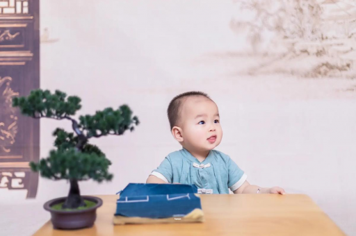 柳林三个月宝宝抬头不稳