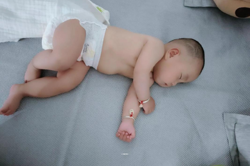 柳林宝宝几个月可以吃水果